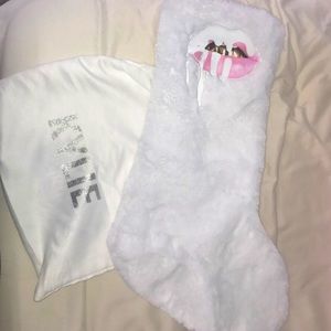 NWOTlimited edition KYLIE COSMETICS large-stocking